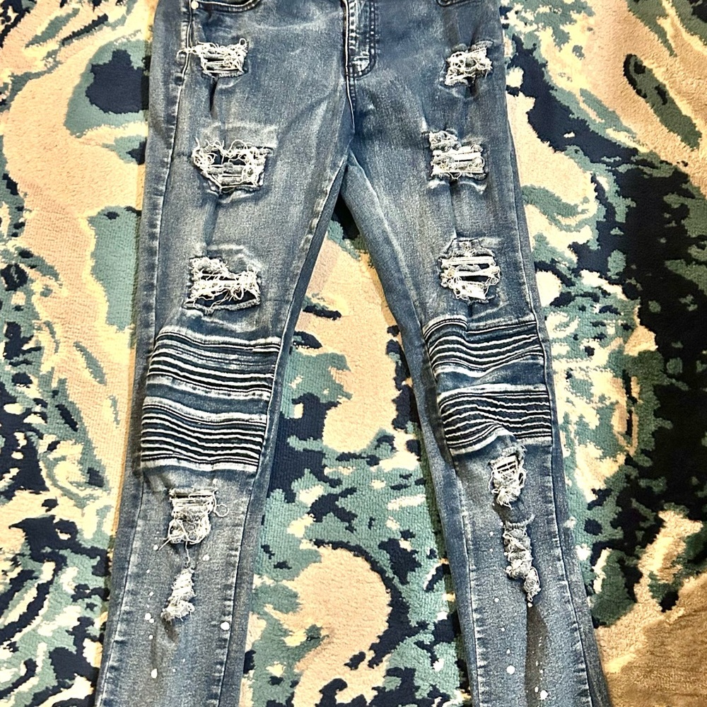 Distressed Blue Jeans with Ripped Details